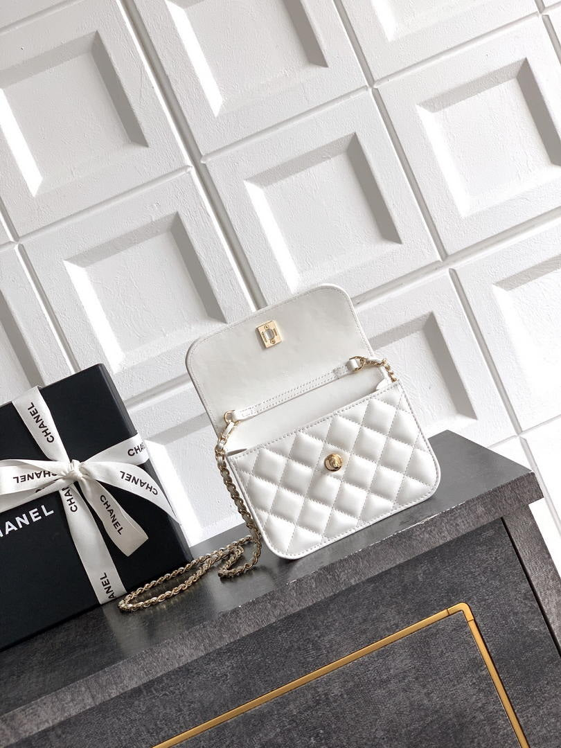 Chanel AP4975 Clutch With Chain Lambskin Imitation Pearls & Gold-Tone Metal White