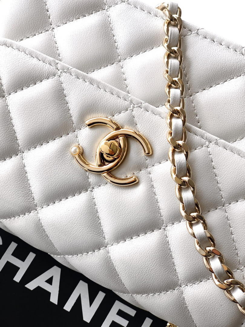 Chanel AP4975 Clutch With Chain Lambskin Imitation Pearls & Gold-Tone Metal White