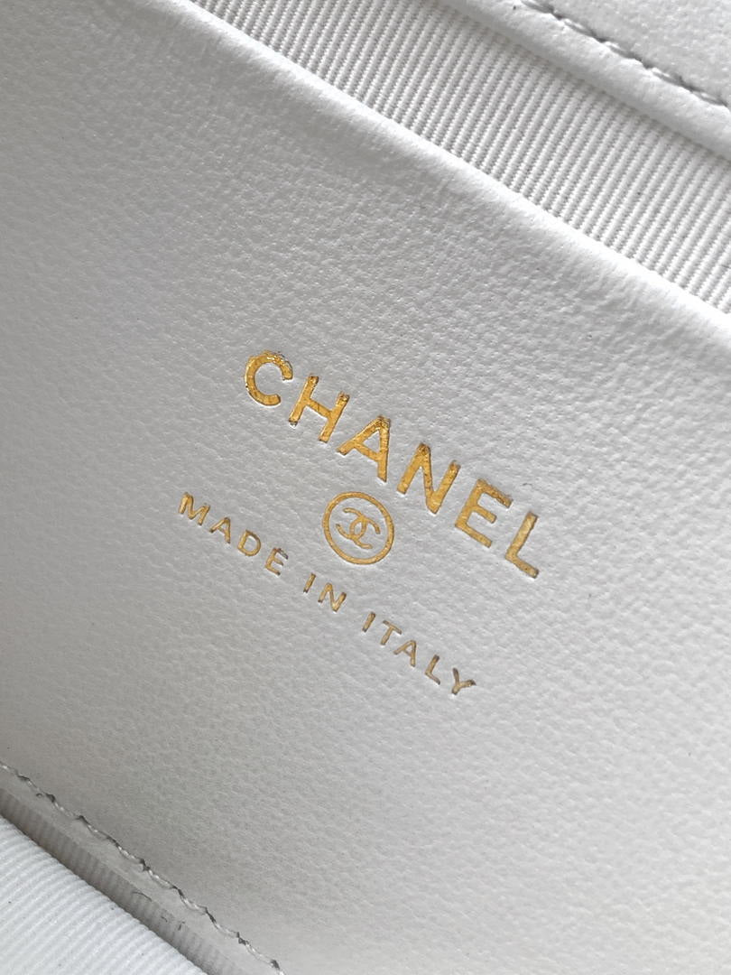 Chanel AP4975 Clutch With Chain Lambskin Imitation Pearls & Gold-Tone Metal White