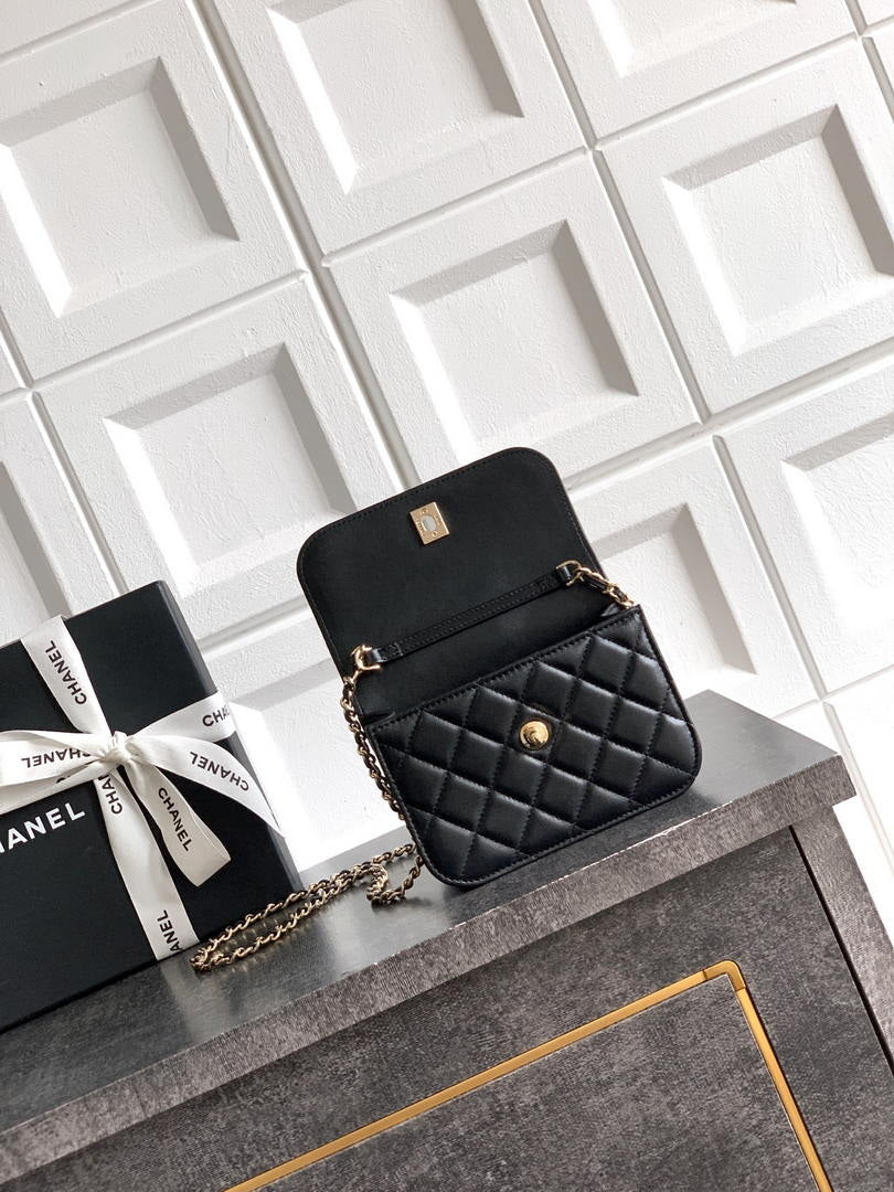 Chanel AP4975 Clutch With Chain Lambskin Imitation Pearls & Gold-Tone Metal  Black