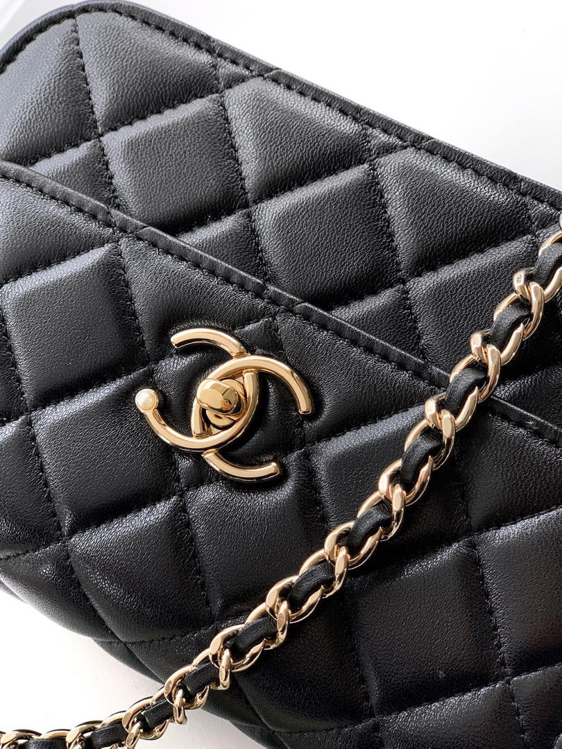 Chanel AP4975 Clutch With Chain Lambskin Imitation Pearls & Gold-Tone Metal  Black