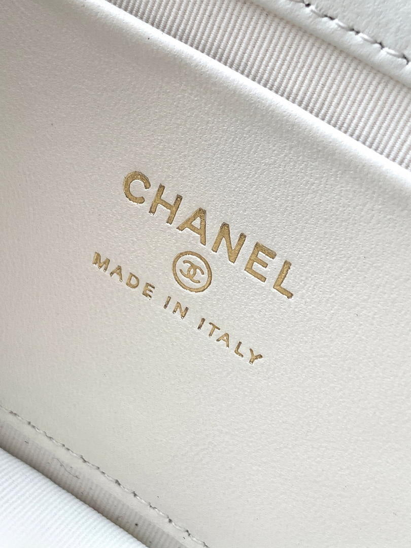 Chanel AP4975 Clutch With Chain Tweed  Imitation Pearls & Gold-Tone Metal White