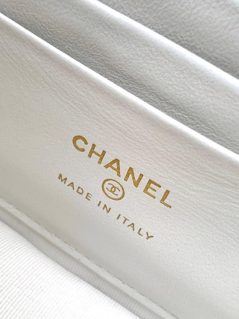 Chanel AP4976 Clutch With Chain Tweed  Imitation Pearls & Gold-Tone Metal White