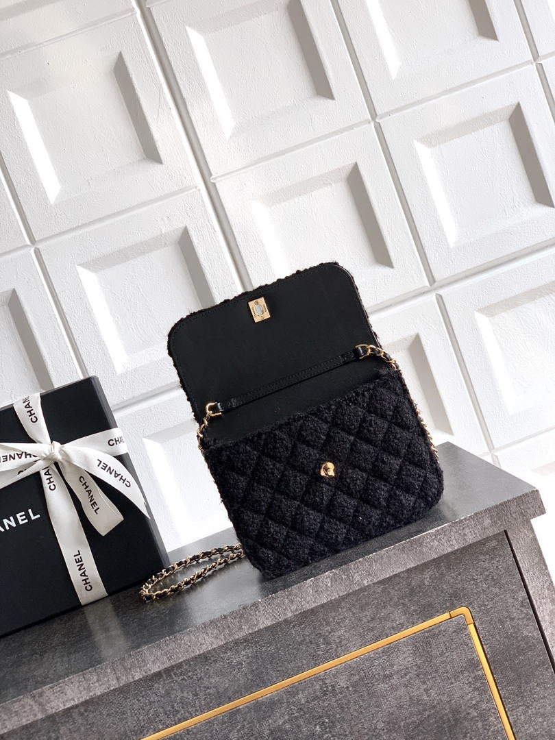 Chanel AP4976 Clutch With Chain Tweed  Imitation Pearls & Gold-Tone Metal  Black