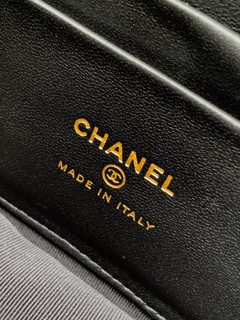 Chanel AP4976 Clutch With Chain Tweed  Imitation Pearls & Gold-Tone Metal  Black