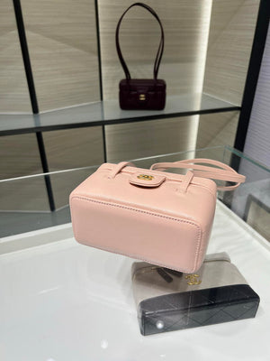 Chanel  AP5067 26SS Long Vanity with Leather Strap Grained Shiny Calfskin & Gold-Tone Metal  Light Pink - Default Title - View 4