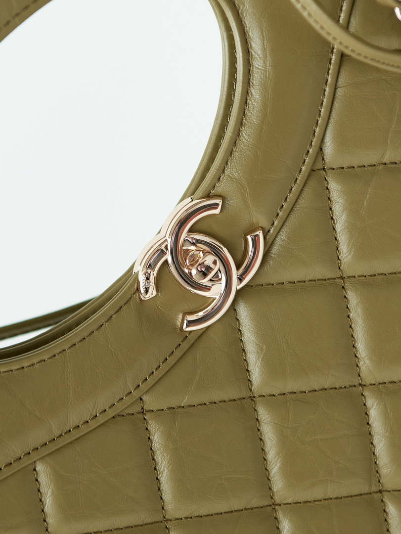 Chanel AS1010 31 Larage Shopping Bag Shiny Lambskin Green - Default Title - View 2
