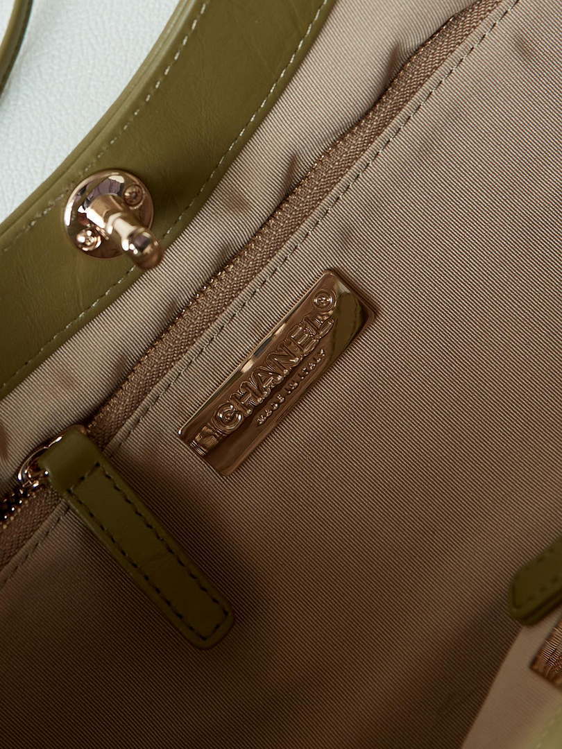 Chanel AS1010 31 Larage Shopping Bag Shiny Lambskin Green - Default Title - View 9