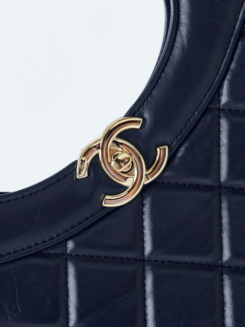 Chanel AS1010 31 Larage Shopping Bag Shiny Lambskin Navy Blue - Default Title - View 2