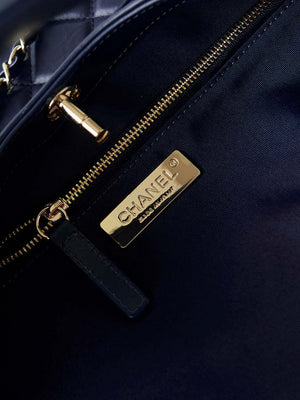 Chanel AS1010 31 Larage Shopping Bag Shiny Lambskin Navy Blue - Default Title - View 9