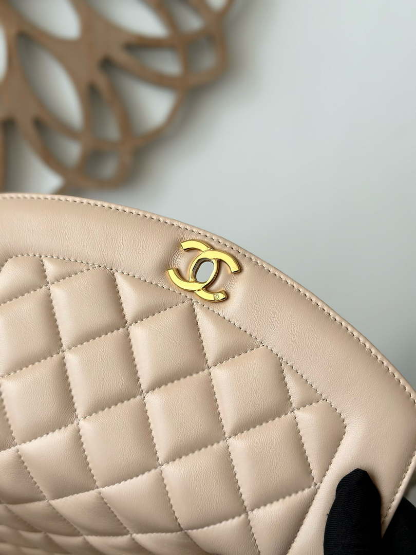 Chanel AS2221 Flap Handbag with Chain Lambskin & Gold-Tone Metal Apricot