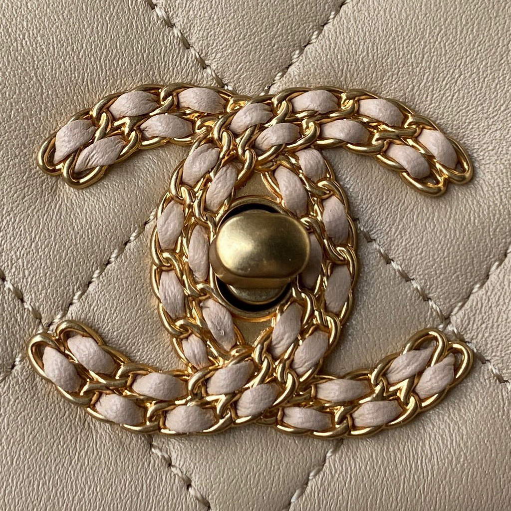 Chanel AS2975 Small Flap Bag Lambskin Aprocit