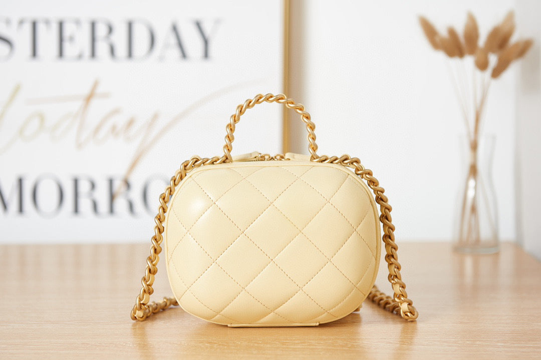Chanel Small Vanity Case Lambskin gold-tone metal AS3066 Apricot