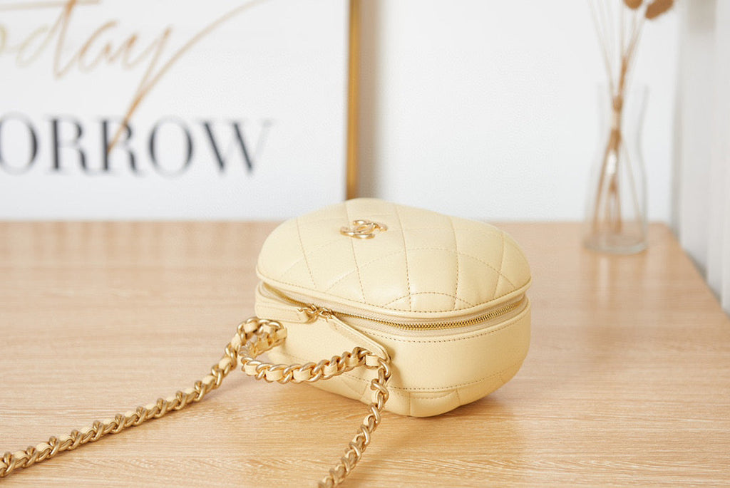 Chanel Small Vanity Case Lambskin gold-tone metal AS3066 Apricot