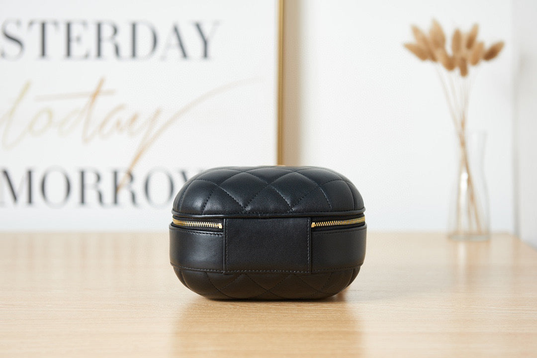 Chanel Small Vanity Case Lambskin gold-tone metal AS3066 Black