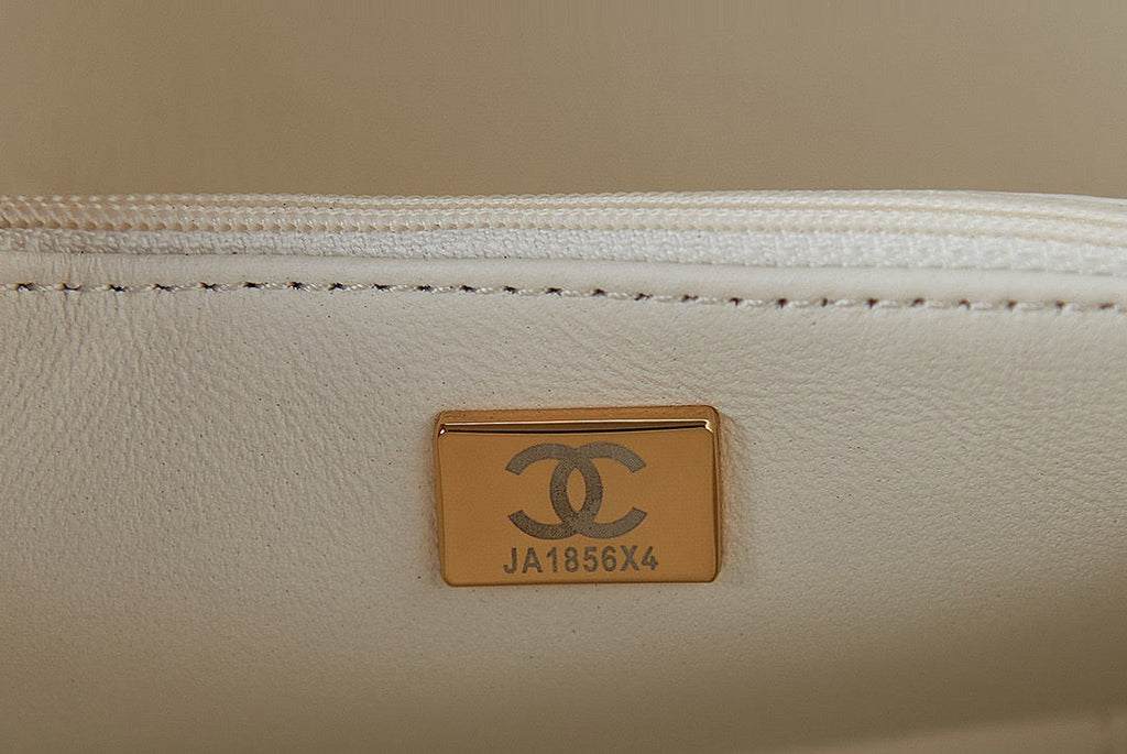 Chanel Small Vanity Case Lambskin gold-tone metal AS3066 White