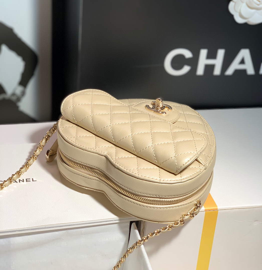 Chanel AS3191 Large Heart Bag Lambskin Gold - Default Title - View 3