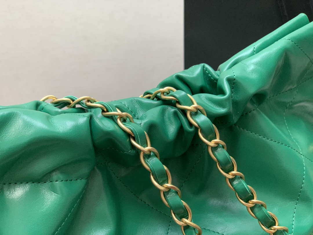 Chanel AS3260 22 Small Handbag Shiny Calfskin Green Gold Metal - Default Title - View 4