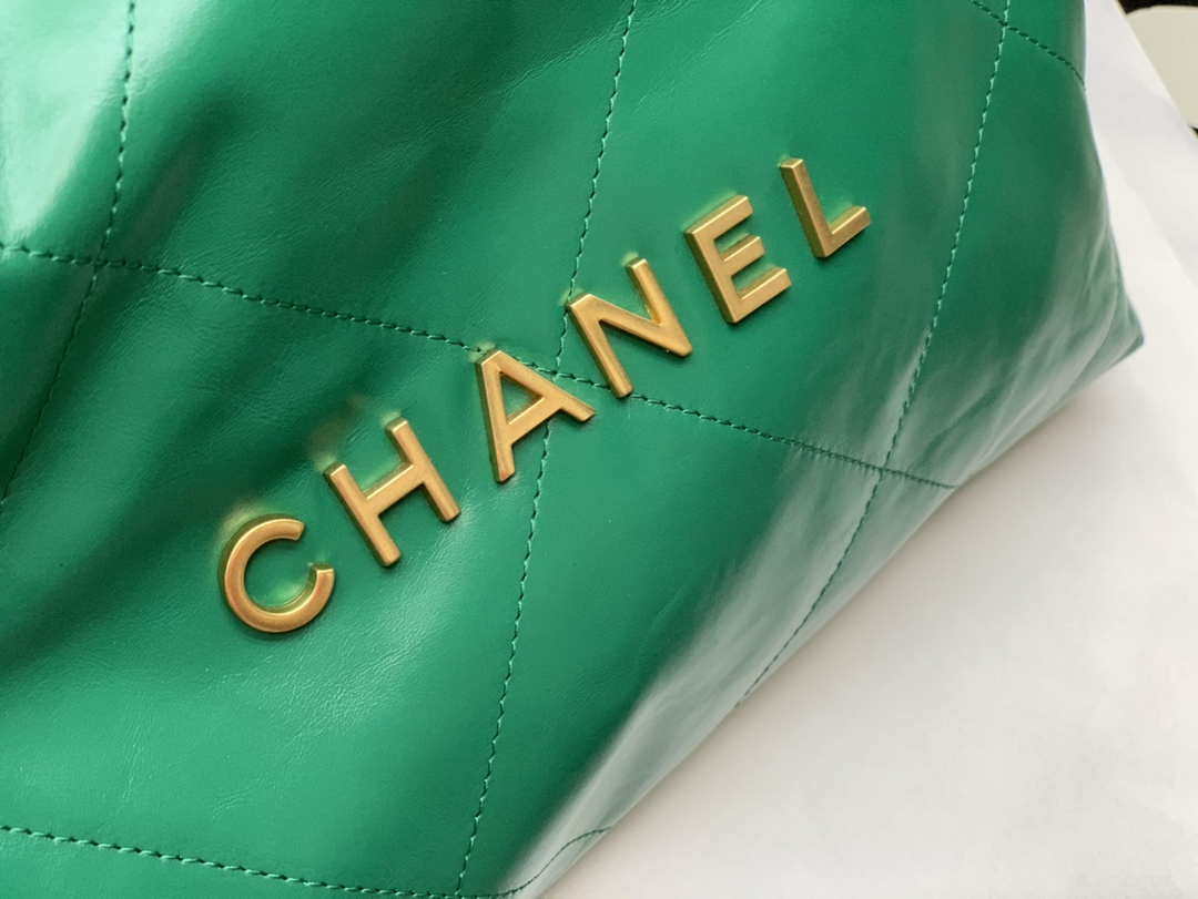 Chanel AS3260 22 Small Handbag Shiny Calfskin Green Gold Metal - Default Title - View 5