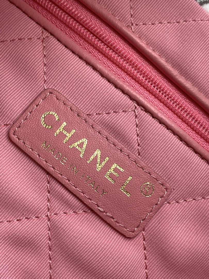 Chanel AS3261  22 Bag Lace Patchwork & Gold-Tone Metal Multicolour