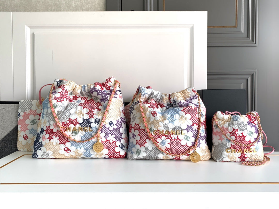 Chanel AS3261  22 Bag Lace Patchwork & Gold-Tone Metal Multicolour