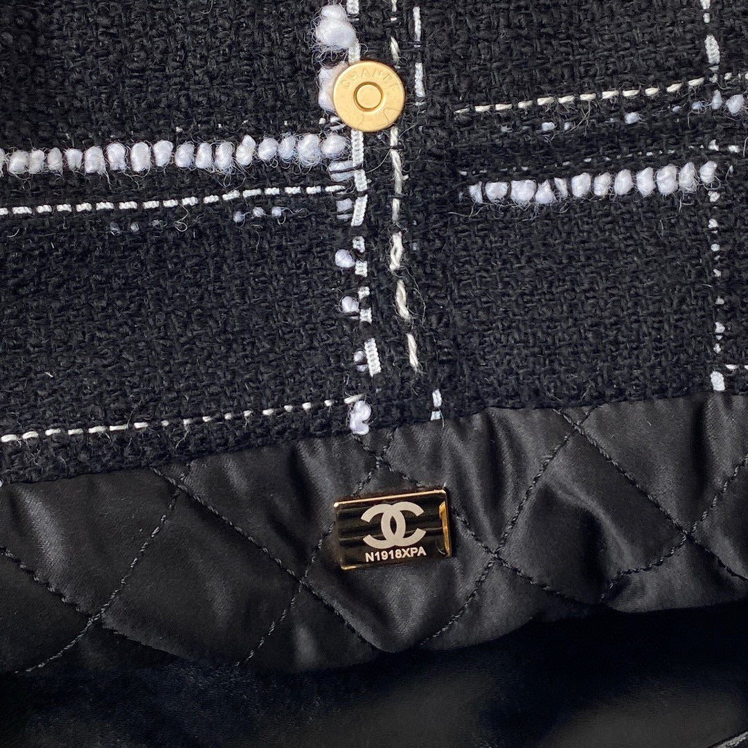 Chanel 22 Handbag Gold-Tone Metal AS3261 Black
