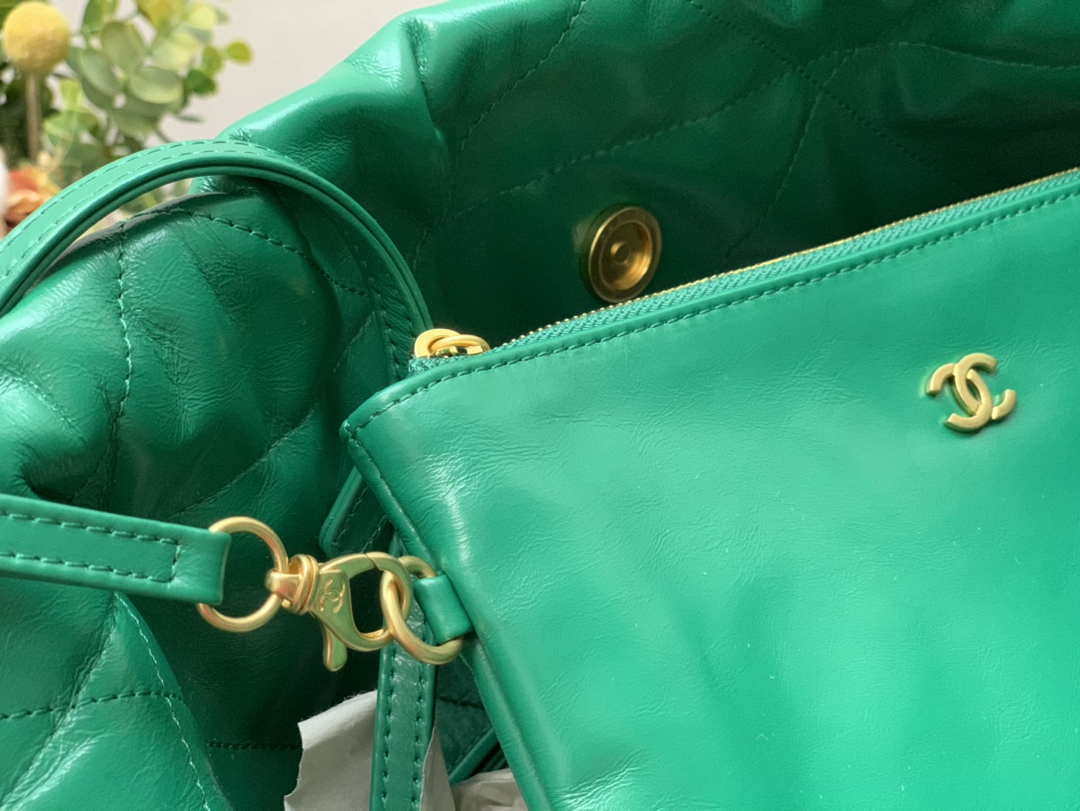 Chanel 22 Handbag Shiny Calfskin AS3261 Green Gold Metal