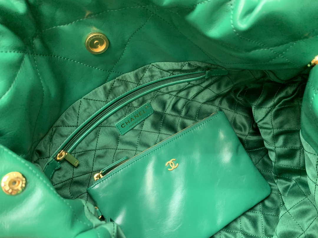 Chanel 22 Handbag Shiny Calfskin AS3261 Green Gold Metal