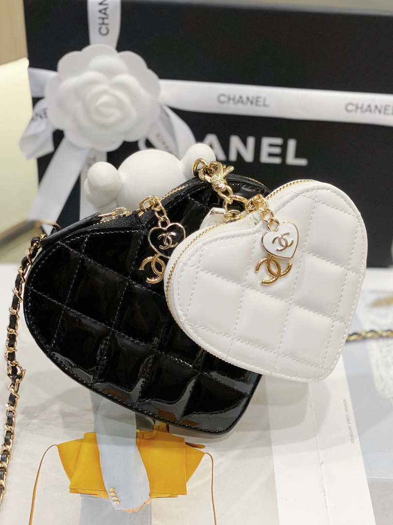 Chanel AS3295 Heart Clutch with Chain Lambskin Gold-Tone Metal Black and White - Default Title - View 1