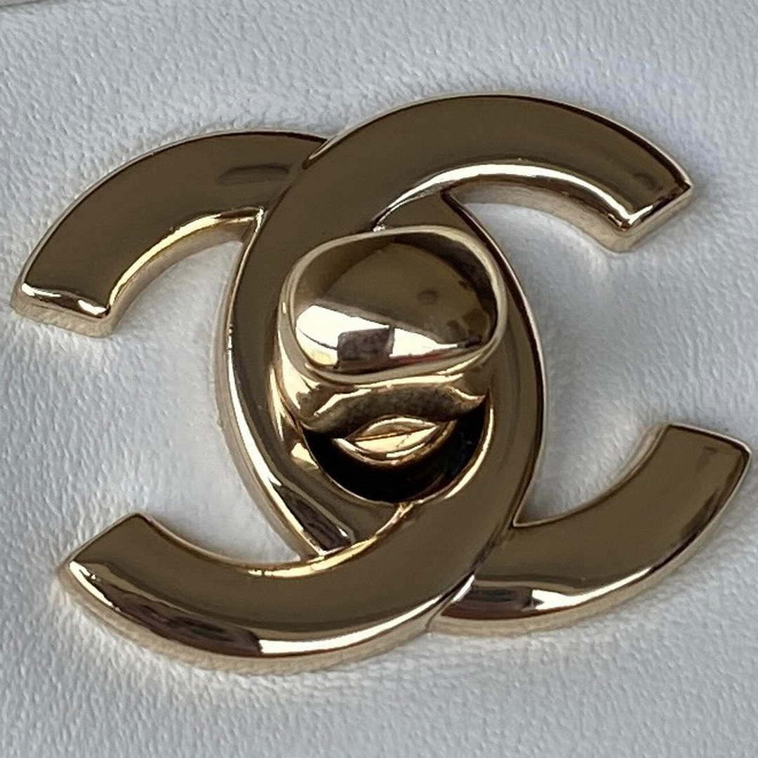 Chanel AS3331 Small Flap 19cm Bag White Lambskin Gold