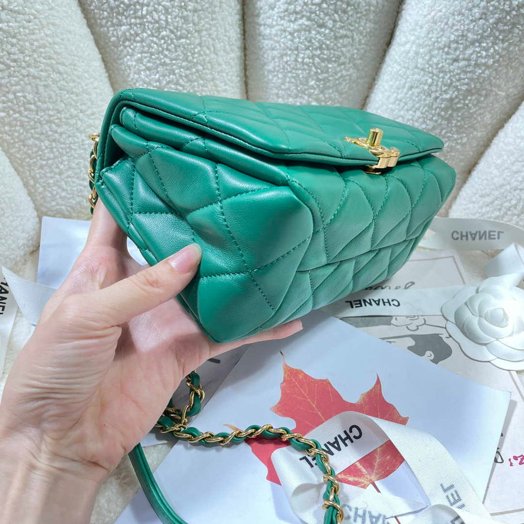 Chanel AS3366 Flap Bag 20cm Lambskin Green