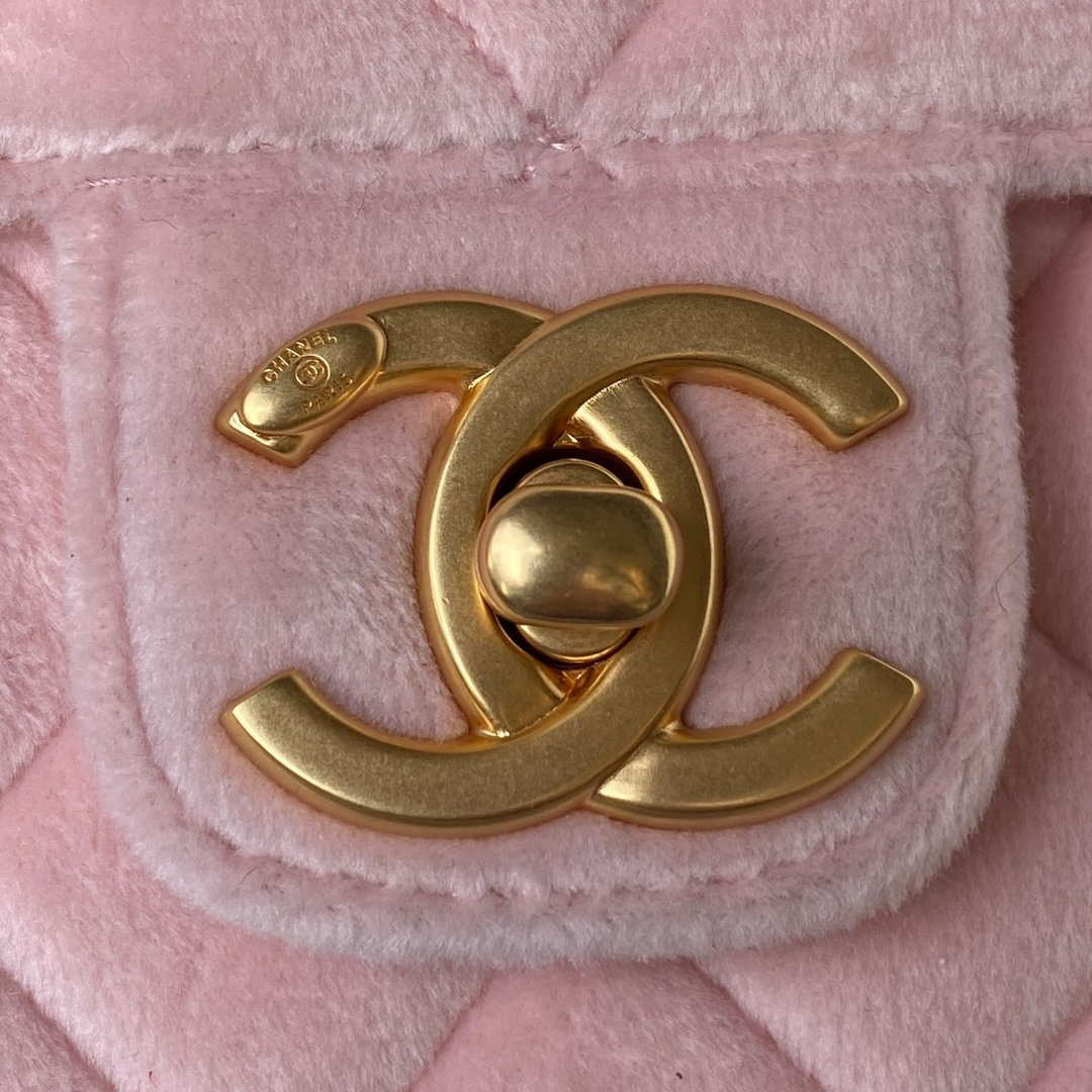 Chanel AS3432 Small Flap Bag Velvet Enamel & Gold-Tone Metal Pink - Default Title - View 3