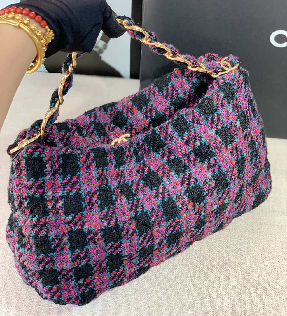 Chanel AS3564 MAXI HOBO BAG Wool Tweed & Gold-Tone Metal Purple - Default Title - View 3