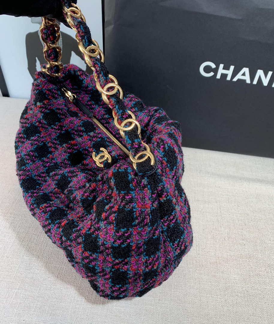 Chanel AS3564 MAXI HOBO BAG Wool Tweed & Gold-Tone Metal Purple - Default Title - View 4