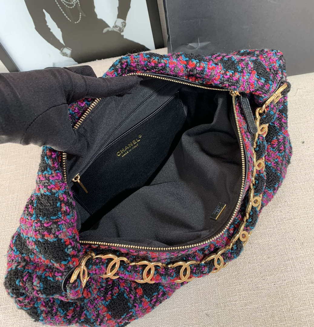 Chanel AS3564 MAXI HOBO BAG Wool Tweed & Gold-Tone Metal Purple - Default Title - View 9