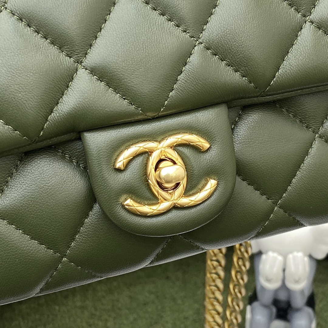Chanel AS3609 Flap Bag Lambskin Lambskin & Gold-Tone Metal Green