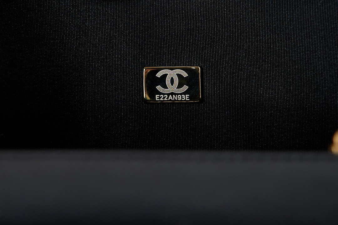 Chanel AS3662 LARGE BACKPACK Wool Tweed & Gold-Tone Metal White