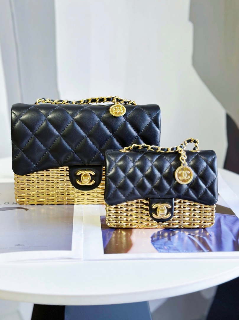Chanel AS3712 Large EVENING BAG Lambskin & Gold Metal Black & Gold - Default Title - View 10