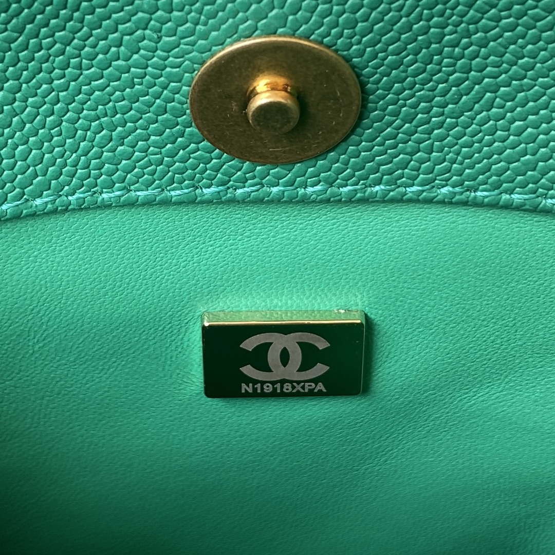 Chanel AS3830 Small Hobo Handbag Green Calfskin Gold - Default Title - View 8