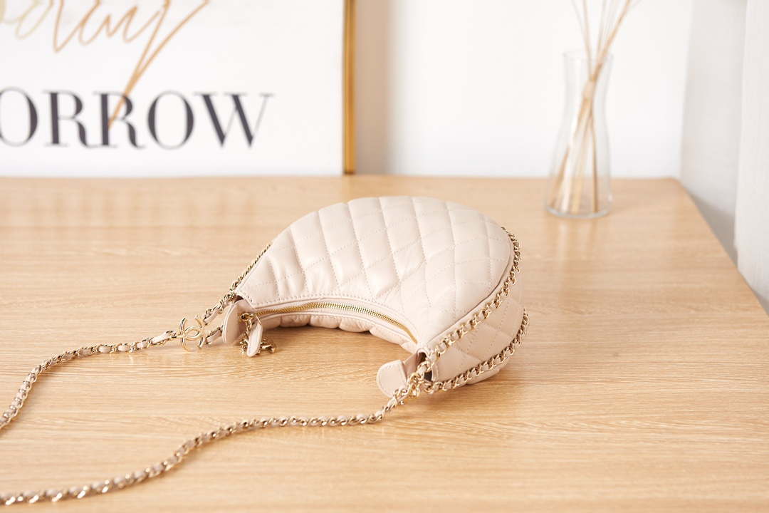Chanel AS3917 Clutch With Chain Lambskin & Shiny Light Gold Metal Ecru - Default Title - View 5