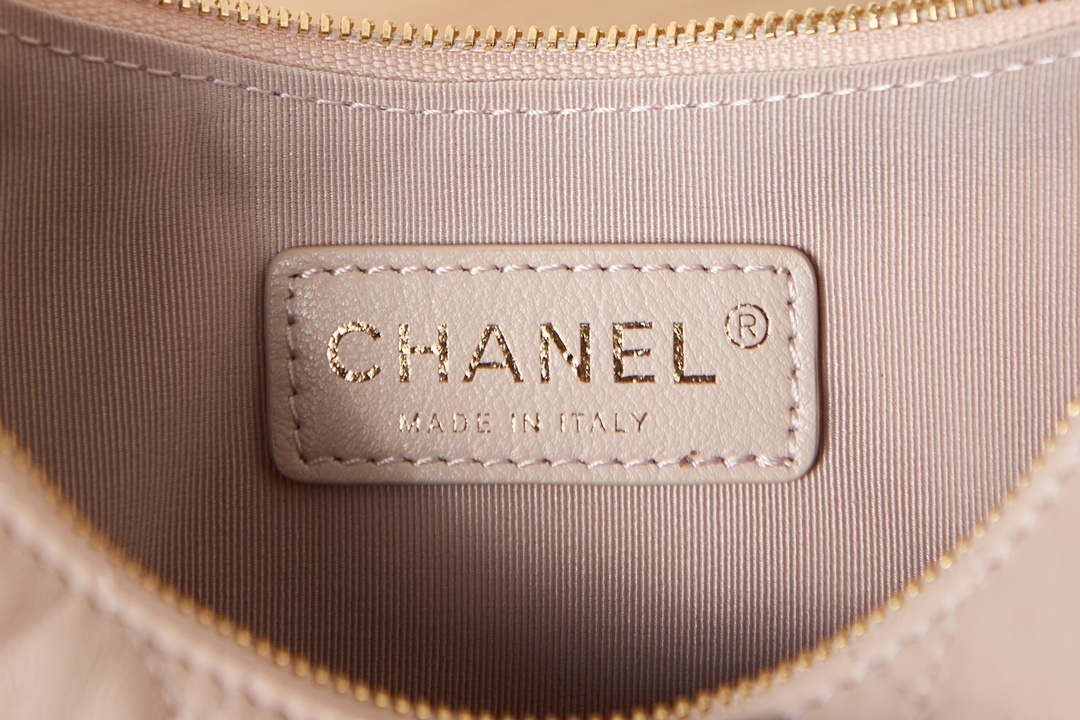 Chanel AS3917 Clutch With Chain Lambskin & Shiny Light Gold Metal Ecru