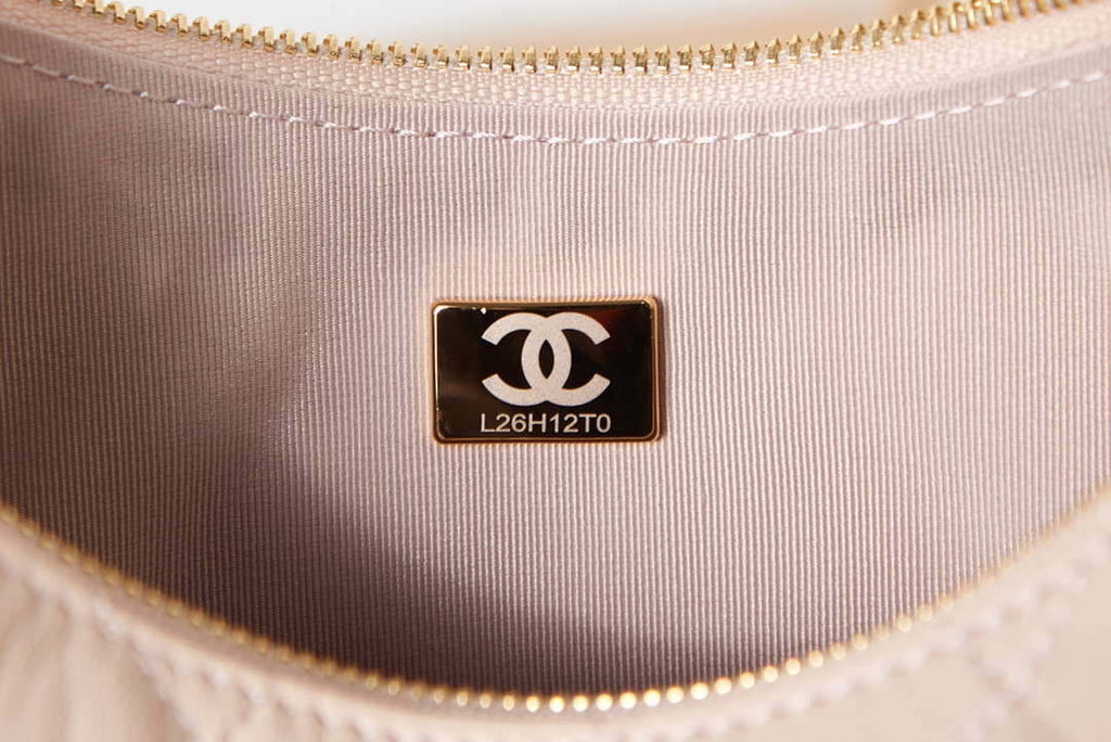 Chanel AS3917 Clutch With Chain Lambskin & Shiny Light Gold Metal Ecru