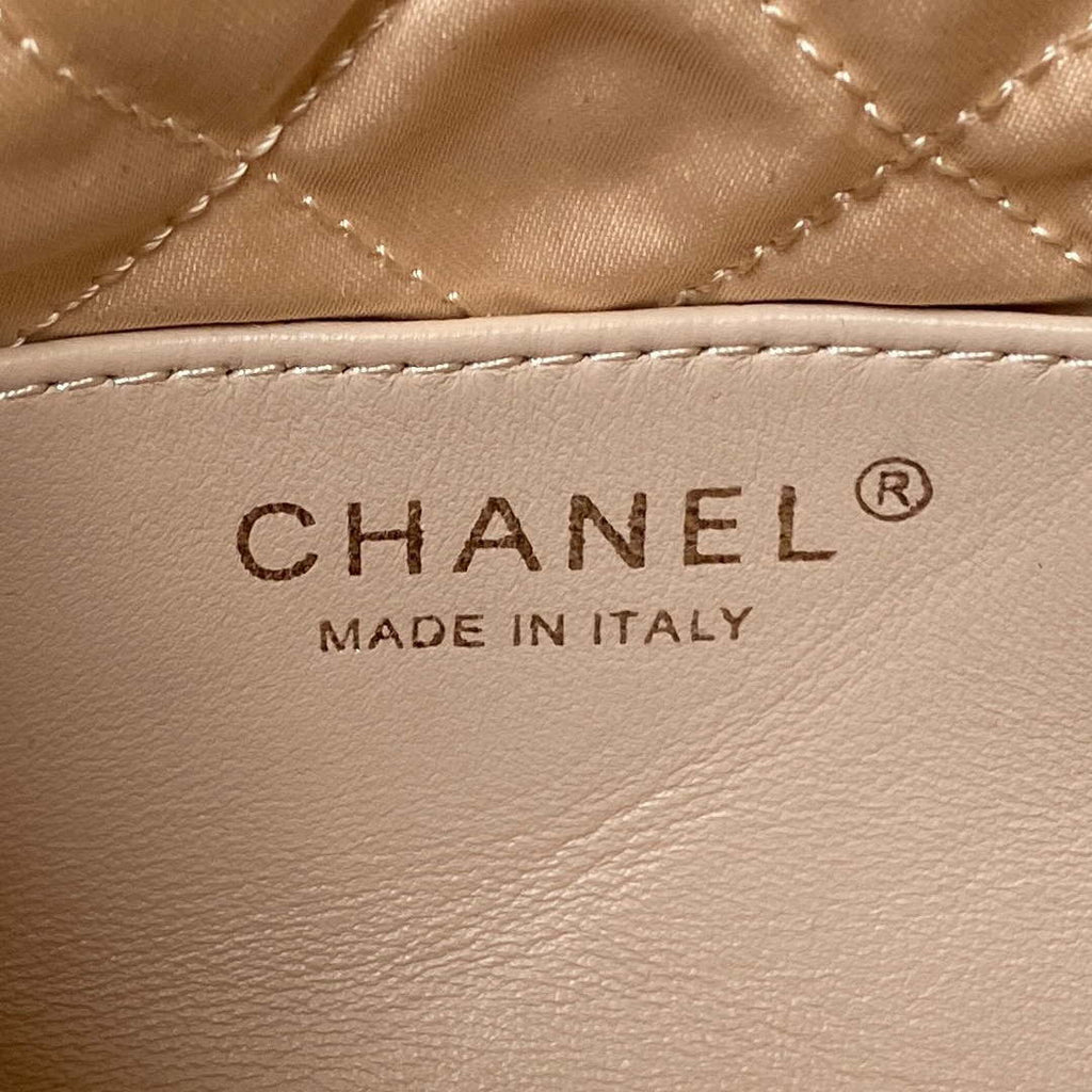 Chanel AS3980 22 Mini Handbag Shiny Calfskin & Silver-Tone Metal White