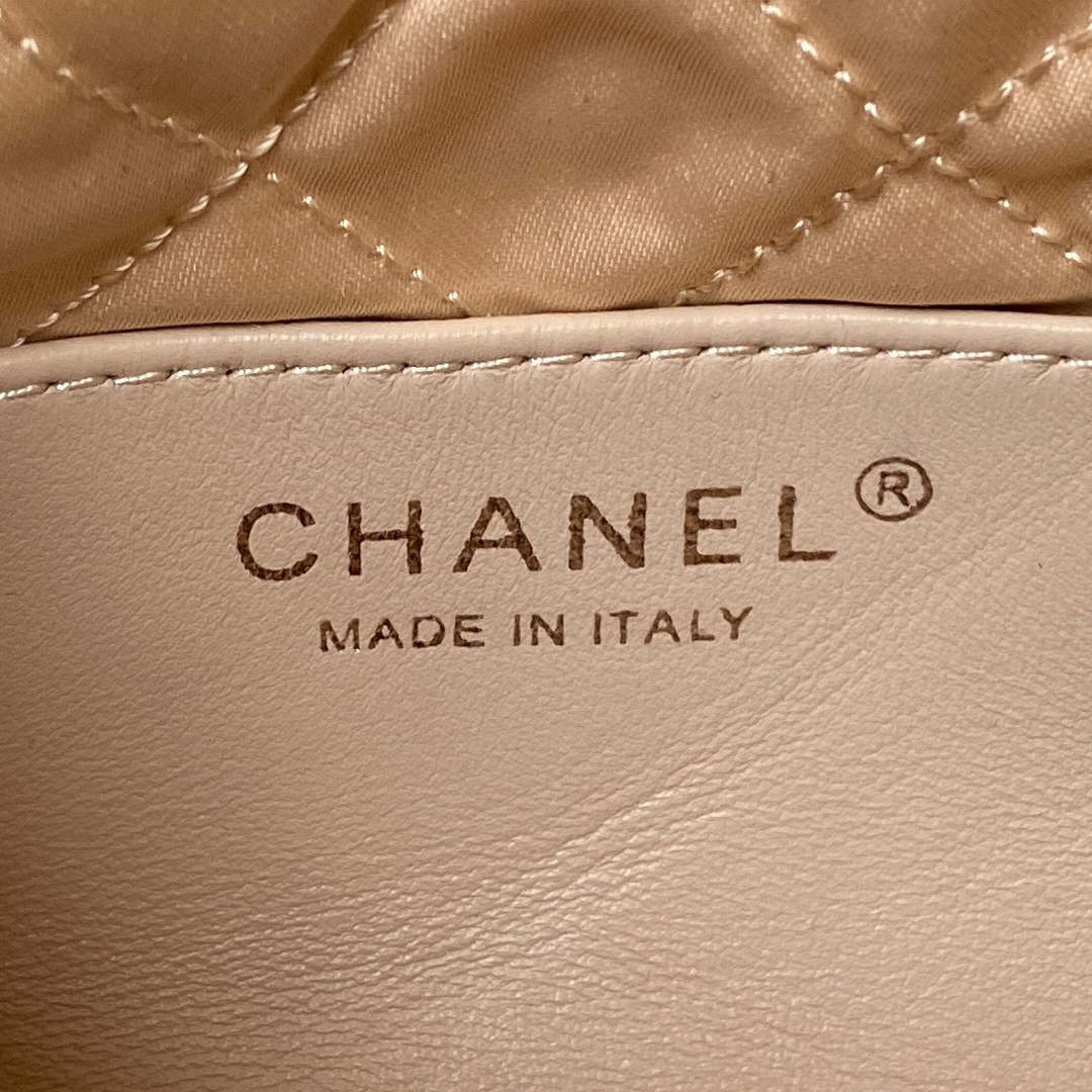 Chanel AS3980 22 Mini Handbag Shiny Calfskin & Silver-Tone Metal White