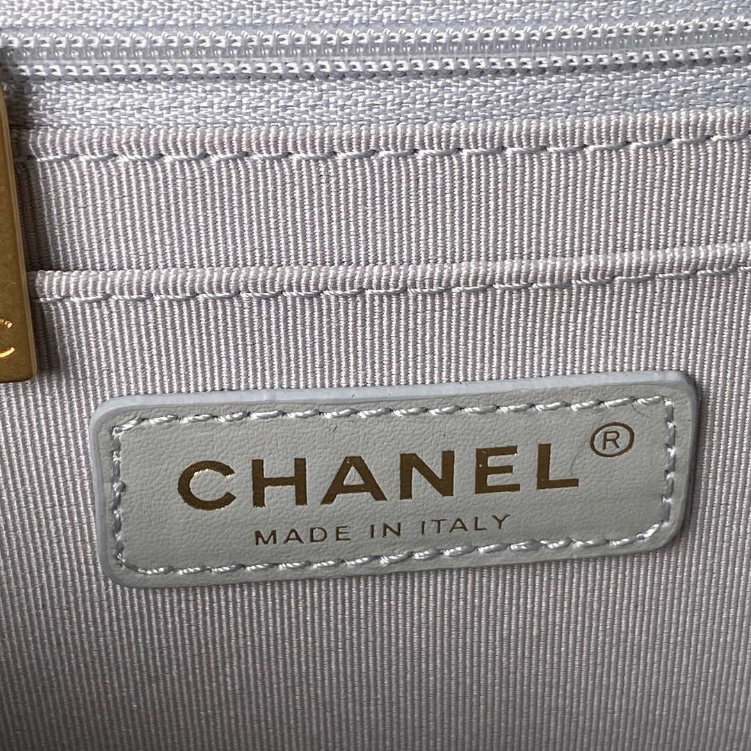 Chanel AS4051 Flap Bag Lambskin Gold Metal Light green