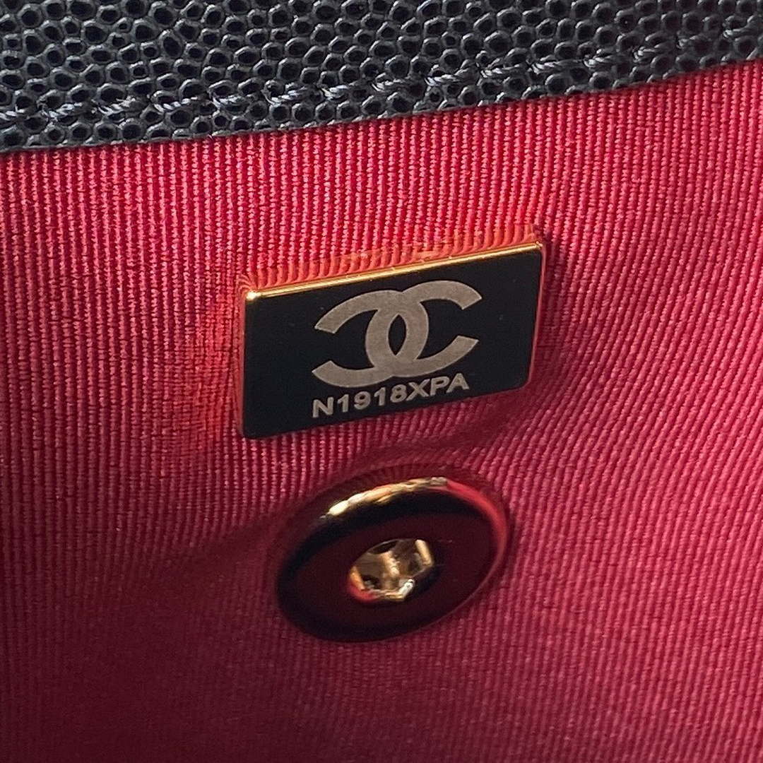 Chanel AS4058 Backpack Grained Shiny Calfskin & Gold-Tone Metal Black