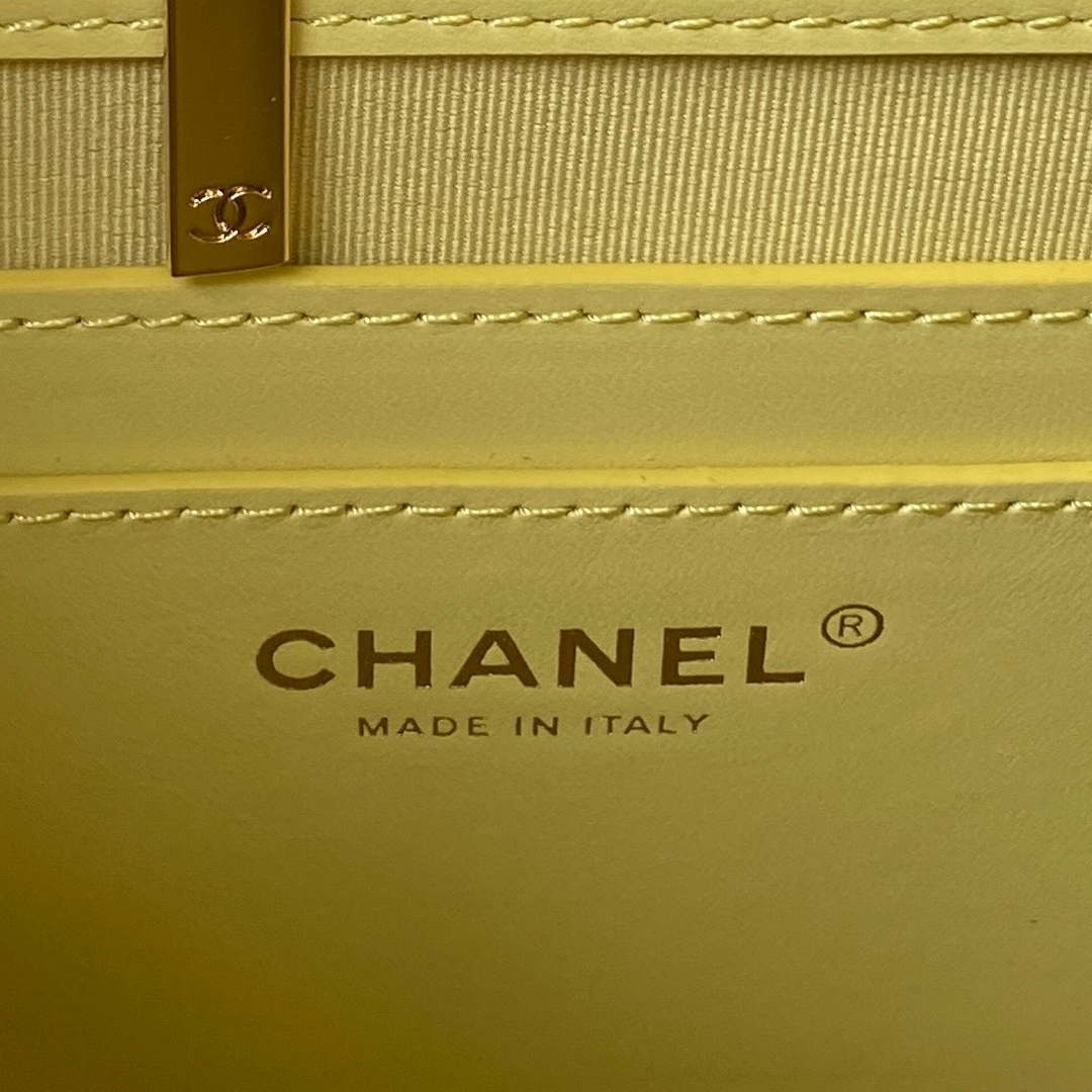 Chanel AS4059 Large Backpack Grained Shiny Calfskin & Gold-Tone Metal Yellow