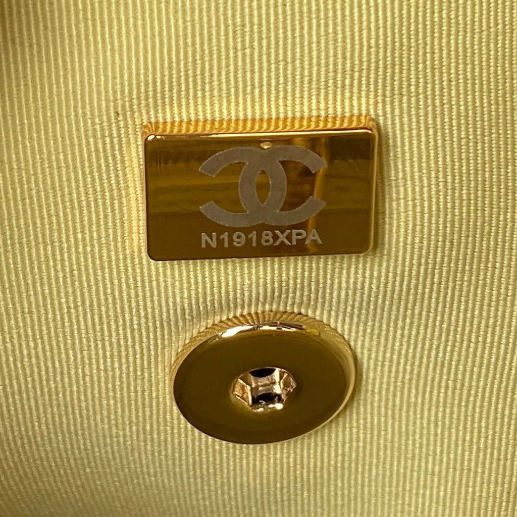 Chanel AS4059 Large Backpack Grained Shiny Calfskin & Gold-Tone Metal Yellow