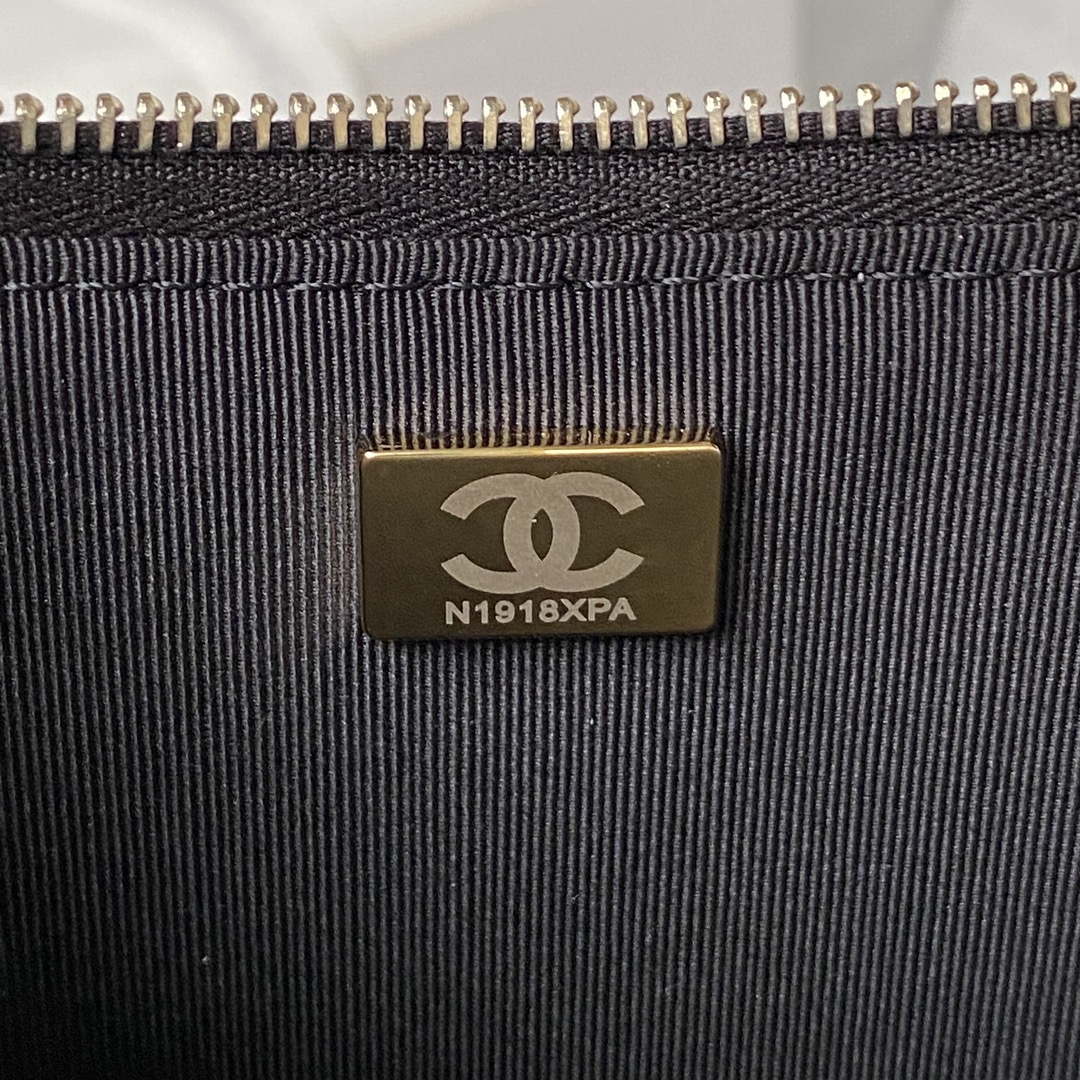 Chanel AS4368 Large HOBO Bag Shiny Crumpled Lambskin & Gold-Tone Metal Black - Default Title - View 9