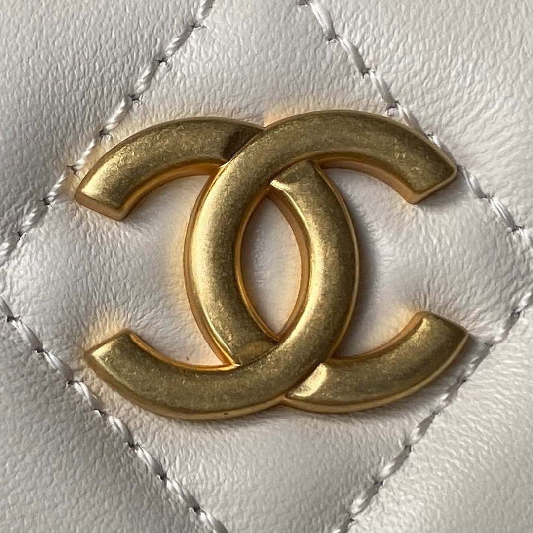 Chanel AS4368 Large HOBO Bag Shiny Crumpled Lambskin & Gold-Tone Metal White - Default Title - View 3